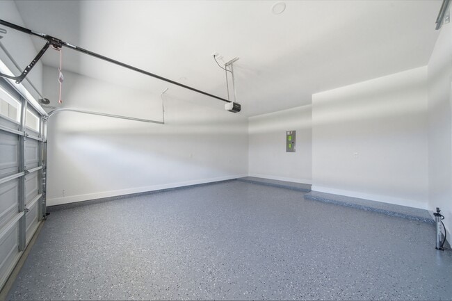 Building Photo - 8910 Knoll Leaf Dr