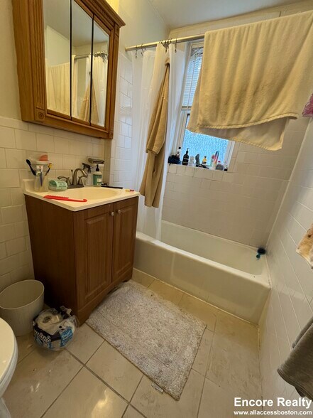 Building Photo - 126 Warren St