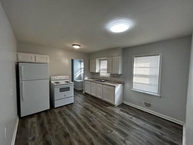 Building Photo - 2BR/1ba house with garage