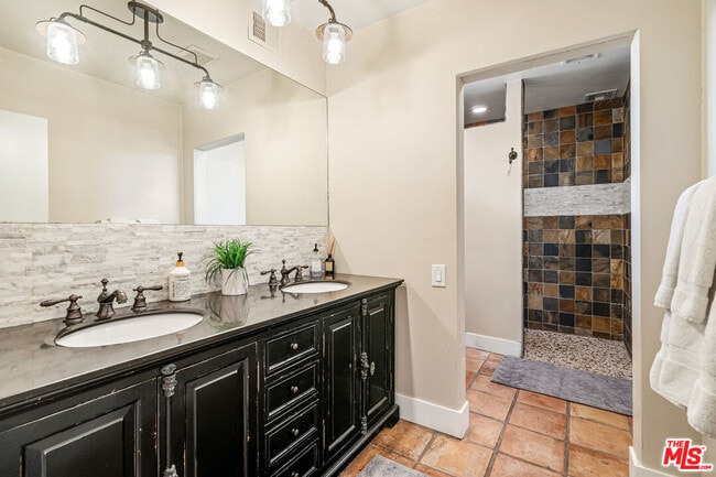 Building Photo - 74550 Old Prospector Trail