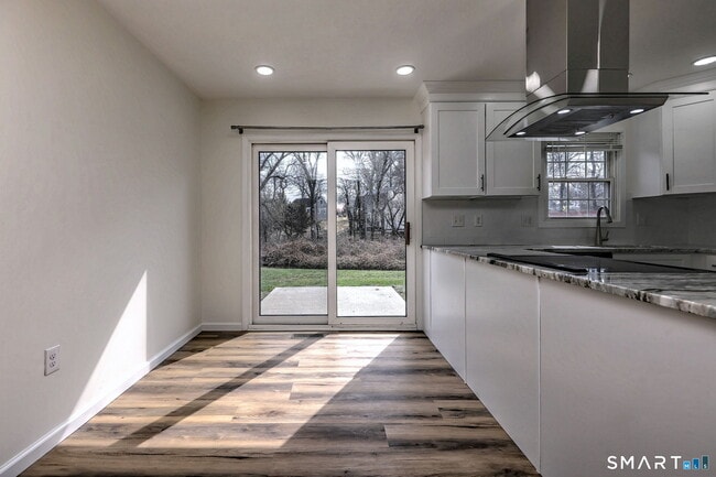 Building Photo - 65 Salem Walk