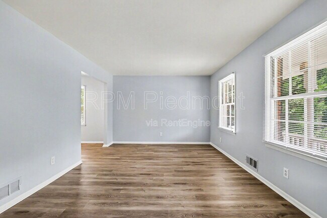 Building Photo - 2642 Hatfield Cir SE