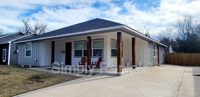 Building Photo - 1709 Sycamore St