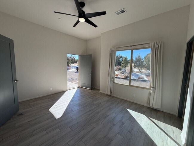 Building Photo - 14 Plano Arbolito