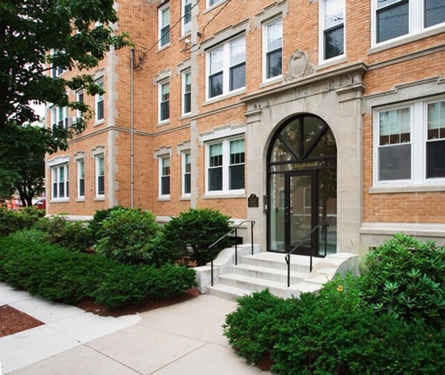 Building Photo - Avl NOW - No Fee! Spacious, modern 2BR near Wash Sq, Cleveland Circle!