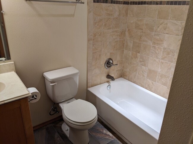 Building Photo - Amazing 4 bedroom home