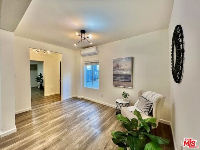 Building Photo - 656 N Dillon St