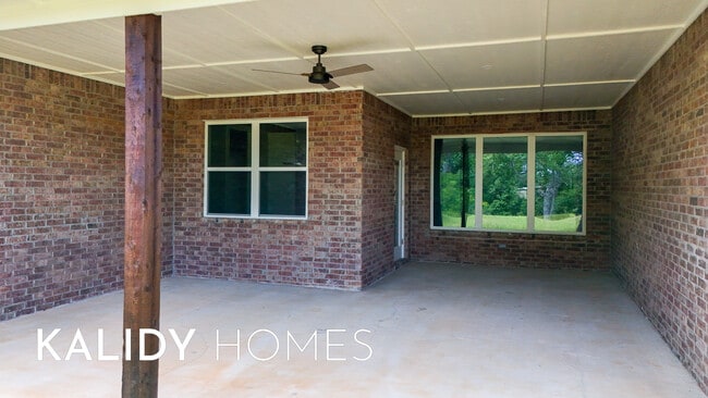 Building Photo - 1660 Salma Rd