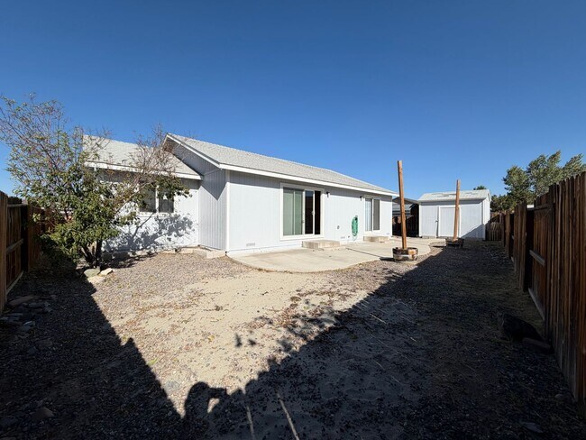 Building Photo - 221 Endeavor Ln