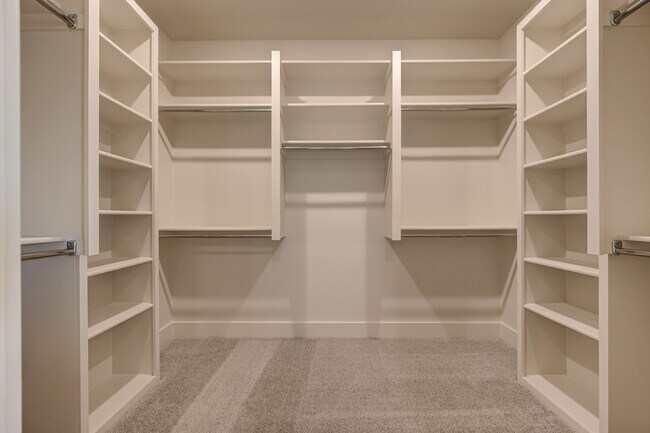 Building Photo - 6101 Kinnick Dr