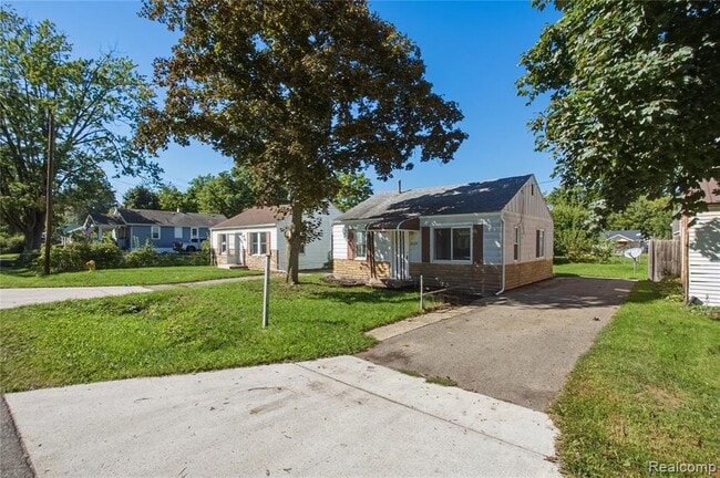Building Photo - 2223 E Bergin Ave