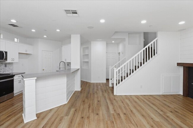 Building Photo - Prime Riverside Location Near La Sierra University + Community Amenities