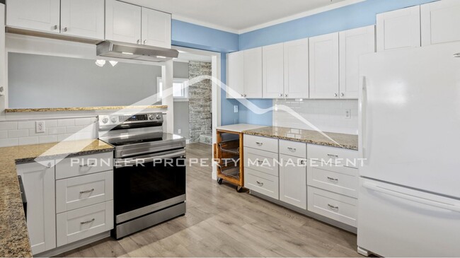 Building Photo - Updated 3-Bedroom Home with Solar, Worksho...