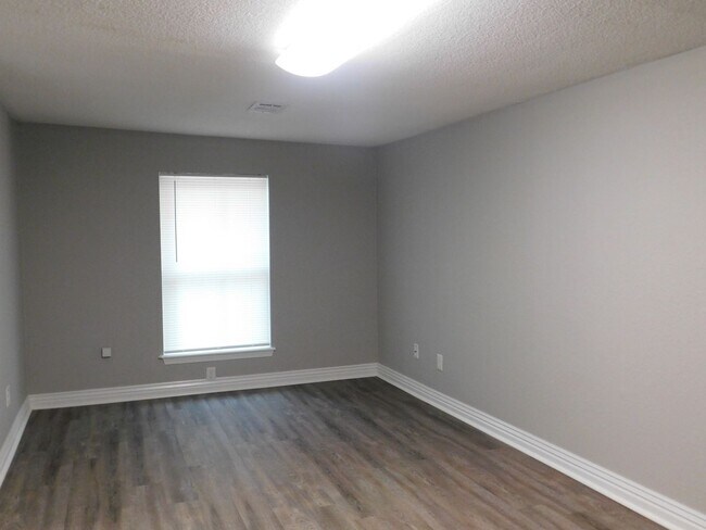 Building Photo - Newly Remodeled 2 Bedroom House for Rent Near UAFS