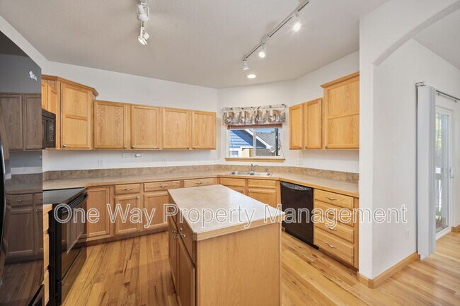 Building Photo - 6205 W 7th St