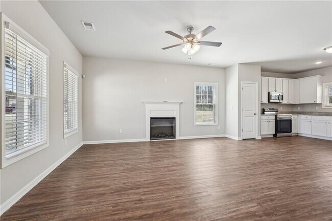 Building Photo - 516 College Dr