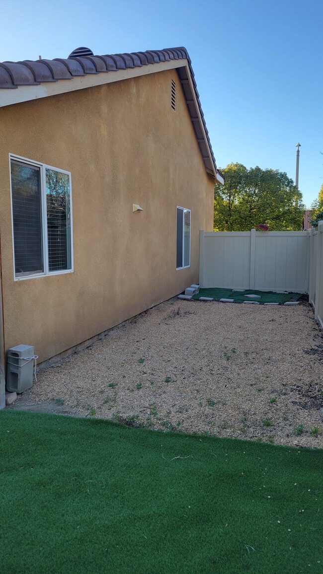 Building Photo - 32850 Sandalwood Ln