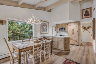 Building Photo - 731 S Mill St