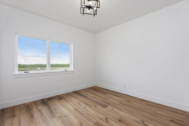 Building Photo - 170 W 300 S