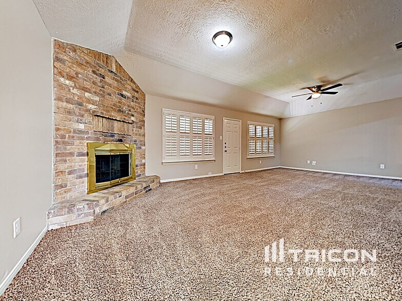 Building Photo - 824 Oakridge Dr