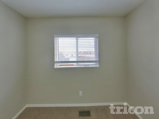 Building Photo - 6625 Bear Tooth Dr