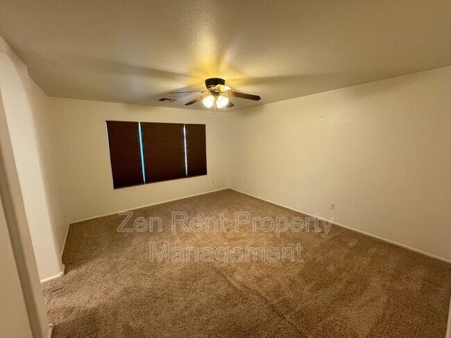 Building Photo - 39610 N Cumberland Dr