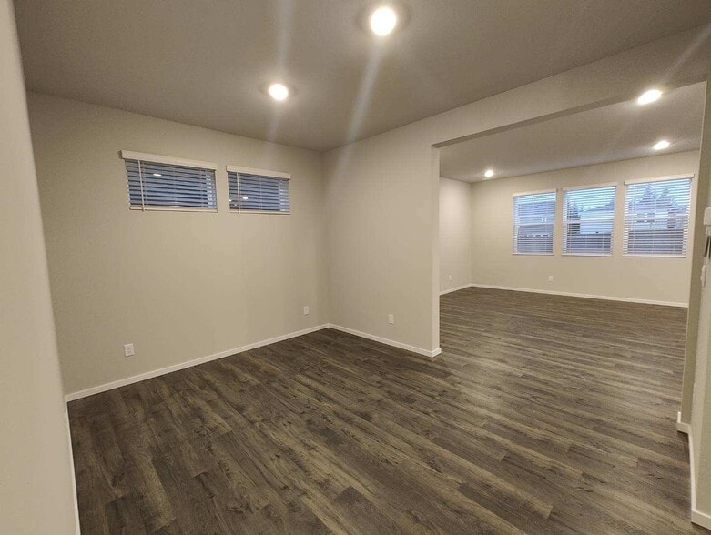Building Photo - 1429 SW Pendleton Way