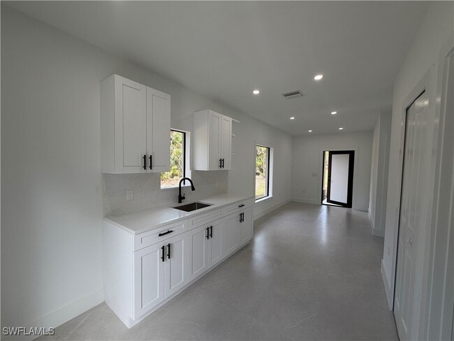 Building Photo - 4141 Everglades Blvd S