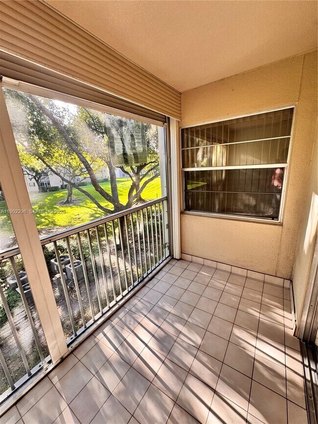 Building Photo - 1251 SW 125th Ave