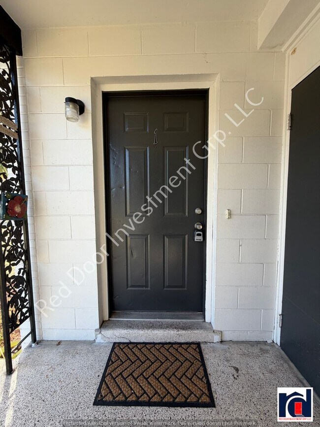 Building Photo - 2 Bedroom 1.5 Bath in the Heart of Downtown Deland~Available Now~