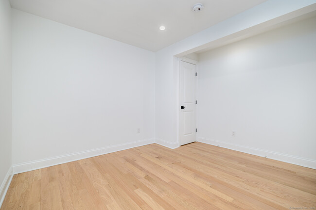 Building Photo - 159 Grove St