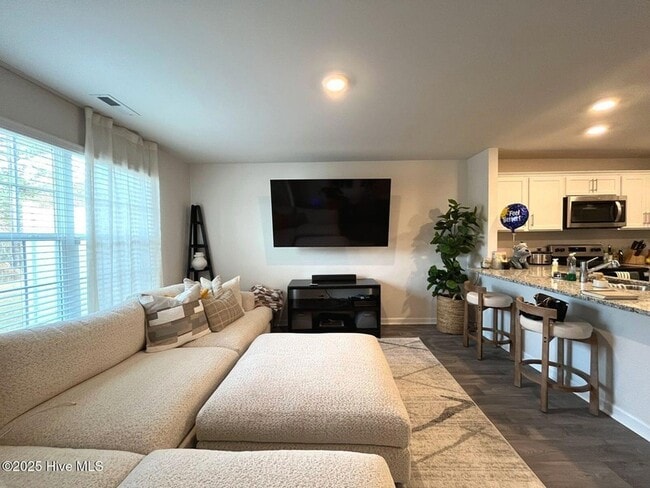 Building Photo - 2705 Gracie Ln