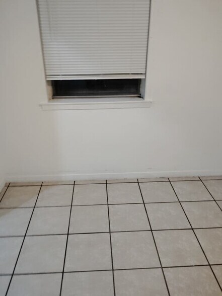 Building Photo - 414 E Avenue A