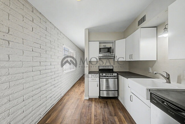 Building Photo - 1204 S McClintock Dr