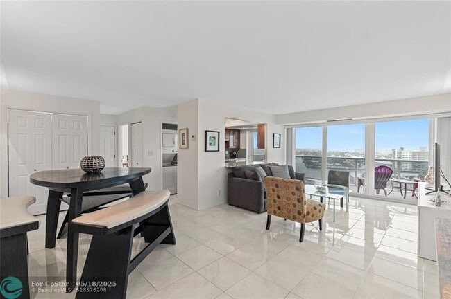 Building Photo - 2841 N Ocean Blvd