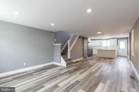 Building Photo - 454 Old Elm St