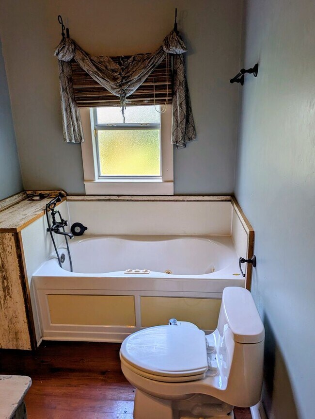 Building Photo - Live in Sterling Grove Historic District!
