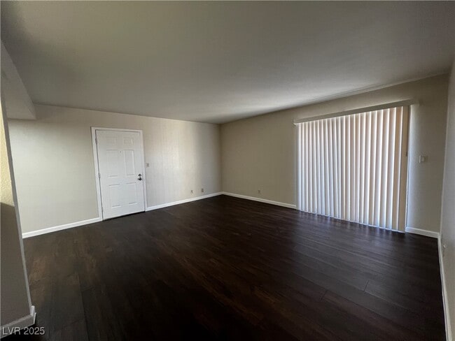Building Photo - 5021 River Glen Dr