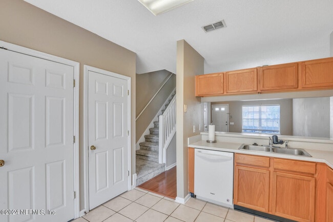 Building Photo - 12311 Kensington Lakes Dr