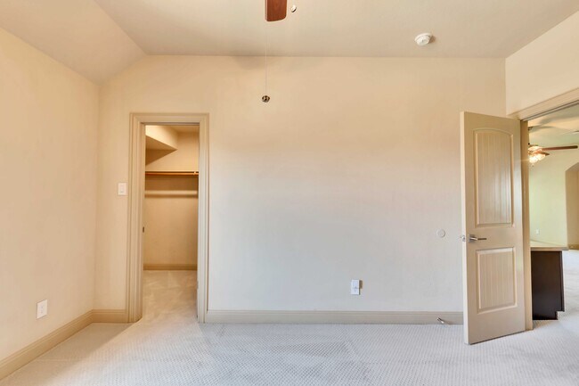 Building Photo - 2500 Speidel Dr
