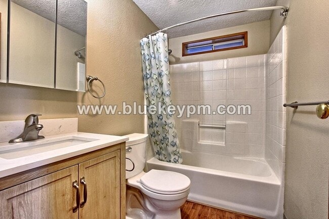 Building Photo - 2 Bed, 2 Bath Home with View of MT. Hood in Oregon City