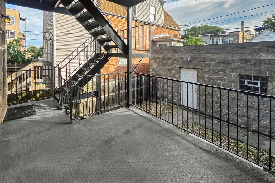 Building Photo - 1007 N Francisco Ave