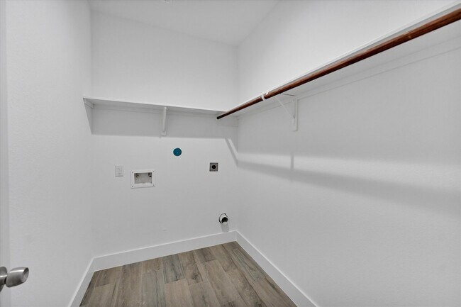 Building Photo - 939 Lake View Dr