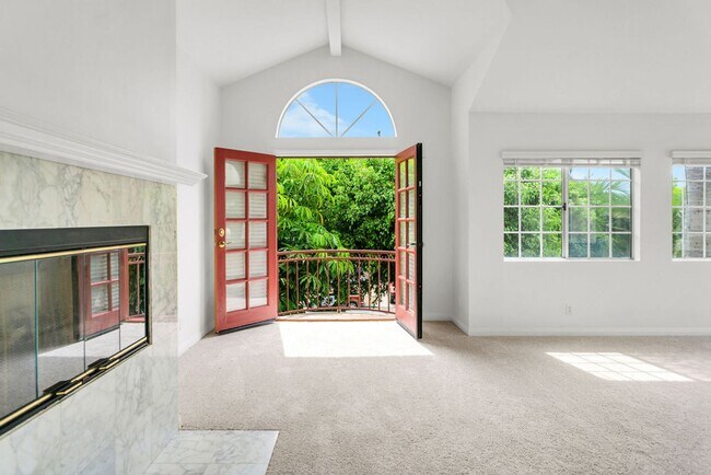 Building Photo - Great detached Home in Pacific Beach! Avai...