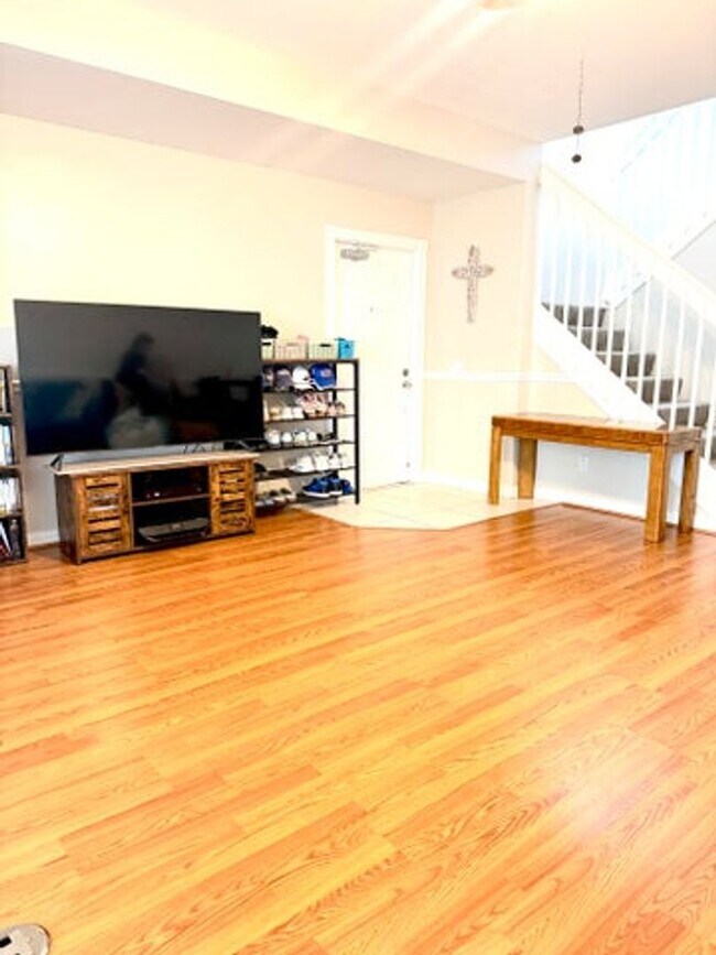 Building Photo - 488 Capistrano Dr