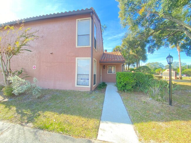 Building Photo - Winter Park Villas! Full Sail/Winter Park 2/2 condo available now!