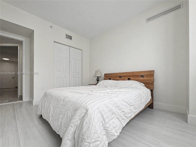 Building Photo - 1755 E Hallandale Beach Blvd