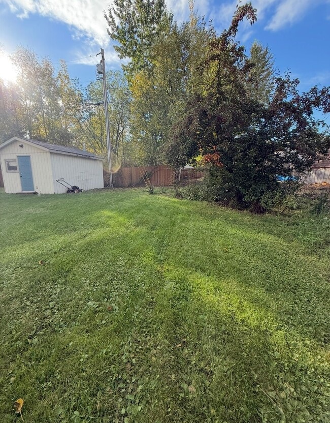 Building Photo - 9260 Roy St