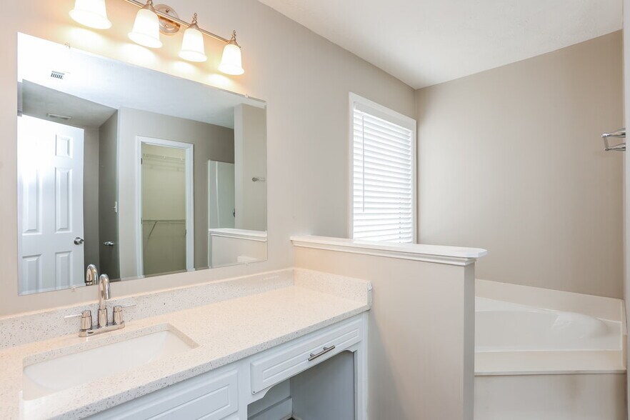 Building Photo - 12063 Harbour Town Pkwy