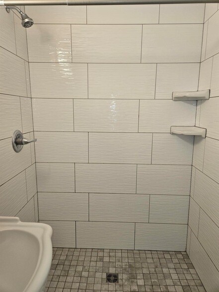 Building Photo - 1809 Tyndall Dr